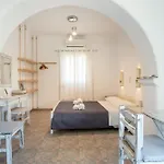 Retreats 3 Paros Isterni (Paros)